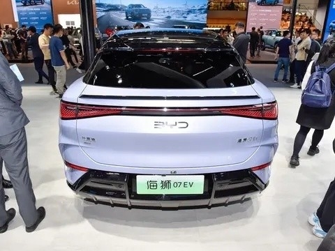왼쪽 스티어링 2024 Byd Sea Lion 07EV 610km 전기 범위와 235/50 R19 타이어 크기