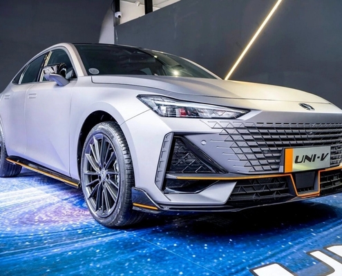 UNI-V 2.0 T 4 Wd 자동차 가스 차량 가스 자동차 EV 자동차 타이어 사양 330kw
