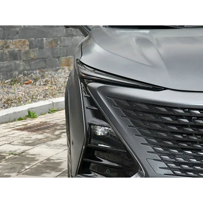 판매 트레이드 창은 다중 링크 독립식 서스펜션과 함께 유니-T 중고차를 선보인다