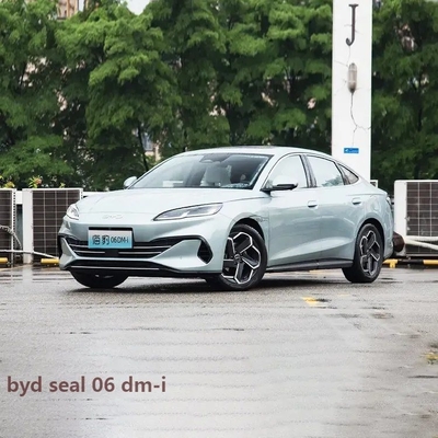 80km 새로 출시된 2024 Byd 세일 06 Dm-I 에너지 차량 타이어 사이즈 225/50 R18 좌석 5