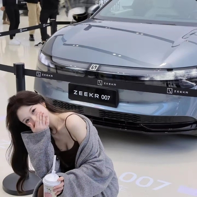 순수 전기 엔진 지일리 지크 007 2024 001 EV 자동차 100kwh 섬유 최고판