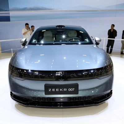 왼쪽 스티어링 Zeekr 007 고속 4WD 전기 자동차 온라인 안내 및 870km 범위