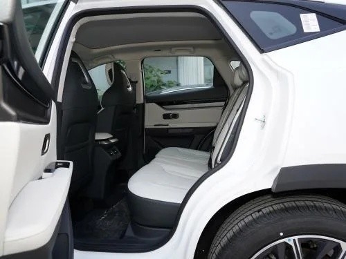 제작된 SUV 2023 모델 1.6t 5도어 5석 가솔린 자동차