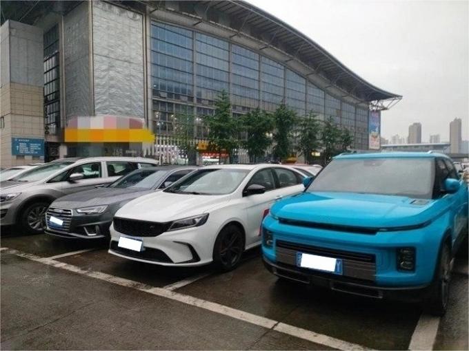 New Energy Chinese Auto New Chang′an Uni-V Intelligent Electric Idd 5 Seaters Electric Vehiles