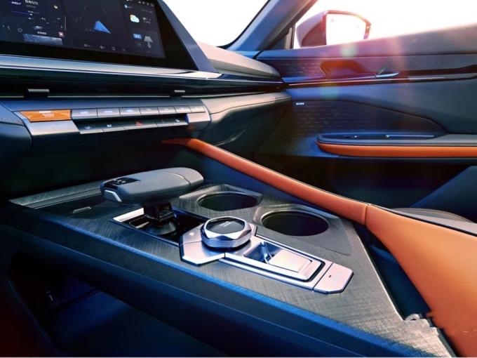 New Energy Chinese Auto New Chang′an Uni-V Intelligent Electric Idd 5 Seaters Electric Vehiles