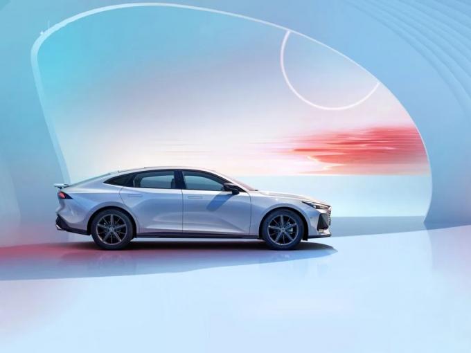 Chinese Auto New Chang′an Uni-V Intelligent Electric Idd 5 Seaters Big Space Electric Vehiles