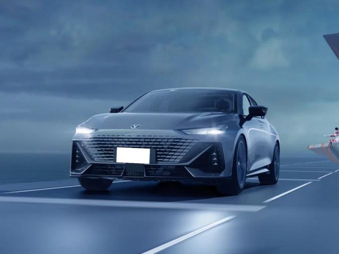 Chinese Auto New Chang′an Uni-V Intelligent Electric Idd 5 Seaters Big Space Electric Vehiles