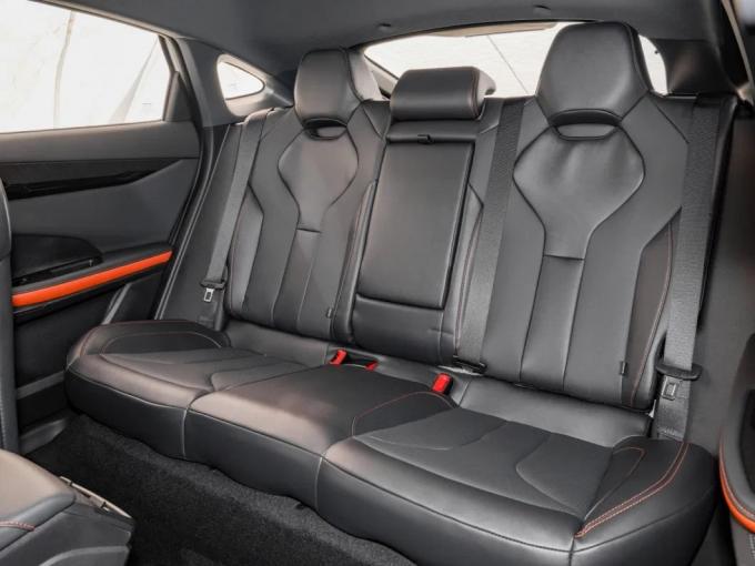  Chinese Auto New Chang′an Uni-V Intelligent Electric Idd 5 Seaters Big Space Electric Vehiles